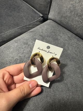 Pendientes marrones y dorados