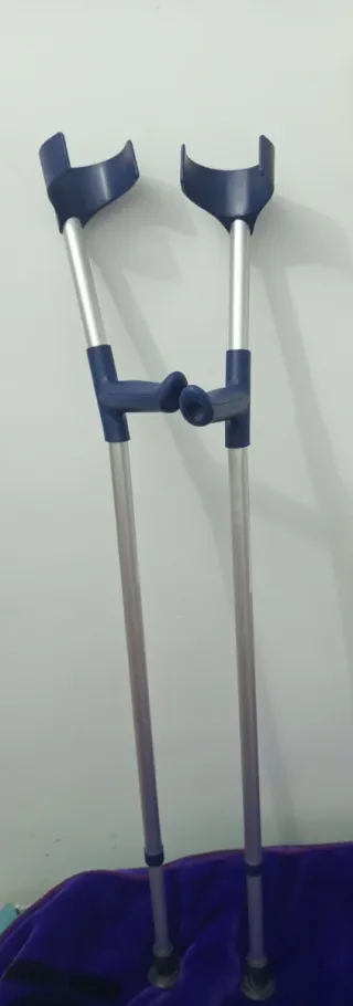 Muletas ortopédicas (uso 3 meses)