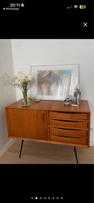 Cómoda de madera con cajones