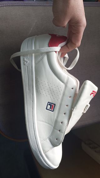 Zapatillas Fila Blancas y Rojas Talla 43