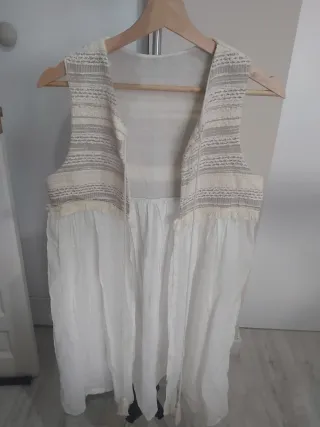 Chaleco de punto con flecos