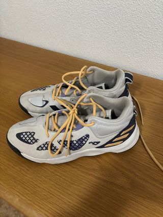 Zapatilla Adidas Baloncesto Talla 44