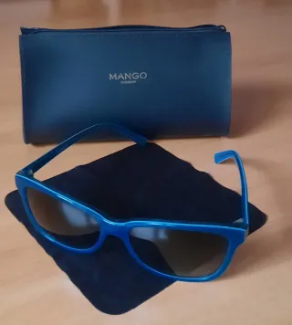 Gafas de Sol Mango color azul.