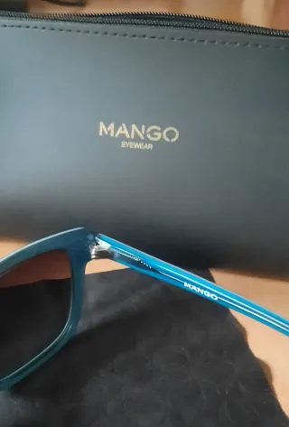 Gafas de Sol Mango color azul.