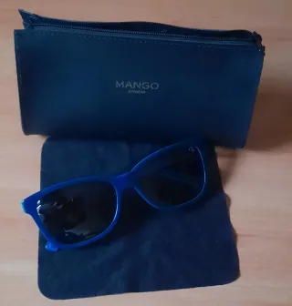 Gafas de Sol Mango color azul.