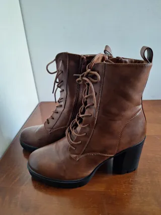 Stivaletti Bata Marroni Donna