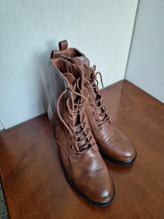 Stivaletti Bata Marroni Donna