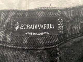 Pantalones cortos vaqueros grises y negros rotos