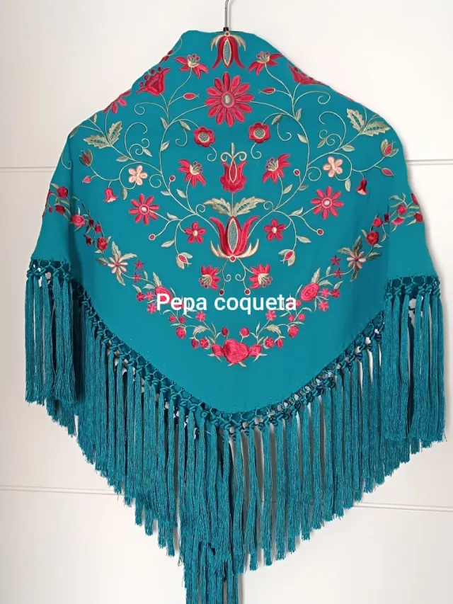 Mantoncillo turquesa bordado mujer