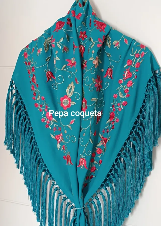 Mantoncillo turquesa bordado mujer