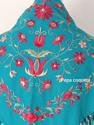 Mantoncillo turquesa bordado mujer