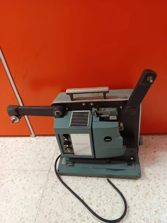 Proyector Cine Bell & Howell Profesional