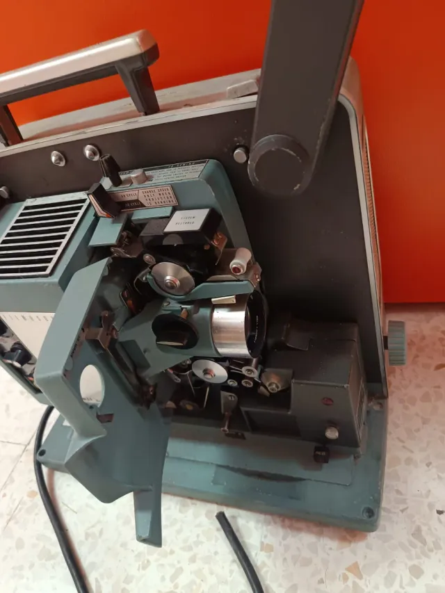 Proyector Cine Bell & Howell Profesional
