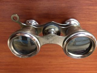 Prismáticos antiguos de latón