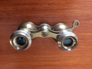 Prismáticos antiguos de latón