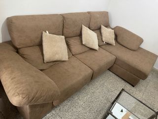 Sofá cheslong de color marrón clar