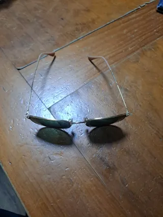 Gafas de sol Ray-Ban doradas y verdes