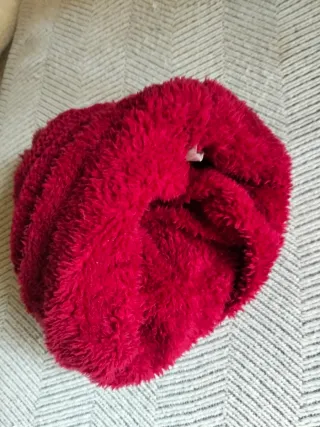 Gorro de lana rojo con pompón