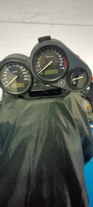 Velocímetro Yamaha Fazer 600 del 2003 en perfecto
