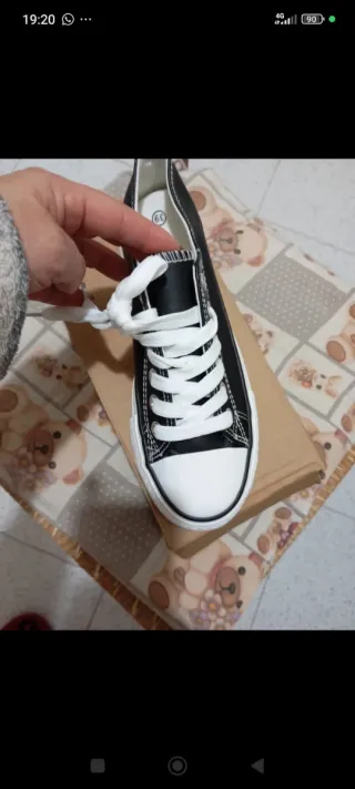 Scarpe ginniche nuove nere e bianche