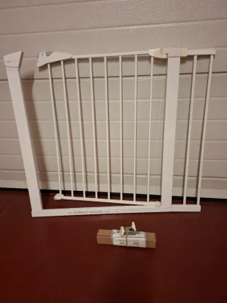 Barrera de seguridad blanca con extensión