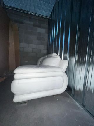 Sofá de piel blanco