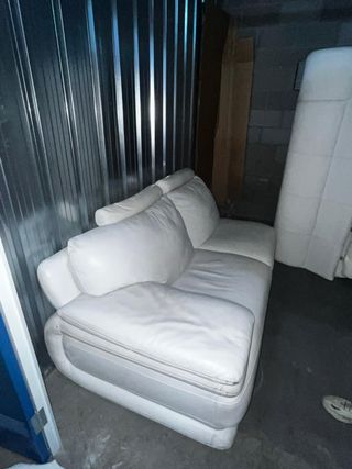 Sofá de piel blanco