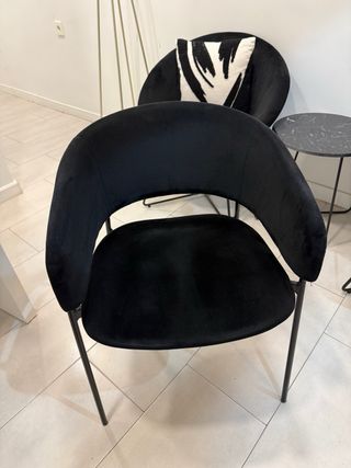 Conjunto sillones negros + mesa auxiliar