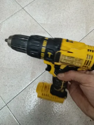 Taladro Percutor Stanley Fatmax 18V ABATERÍA