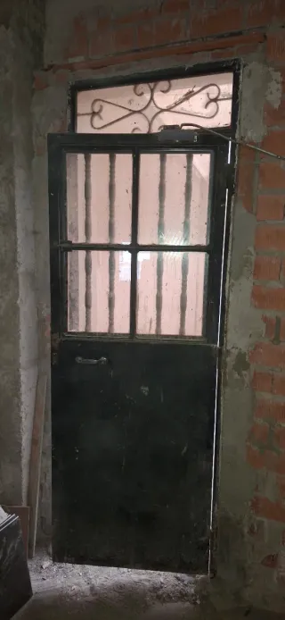 Puerta de forja para vivienda