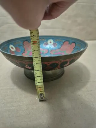 Cuenco de latón decorado a mano