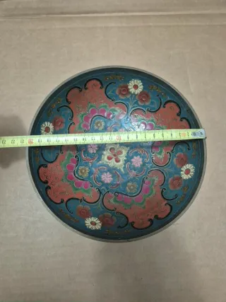 Cuenco de latón decorado a mano