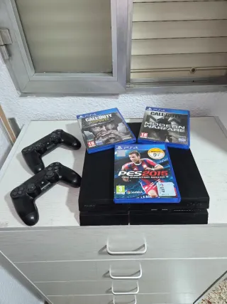 PS4 Negra + 2 Mandos + 3 Juegos