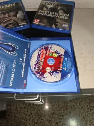 PS4 Negra + 2 Mandos + 3 Juegos