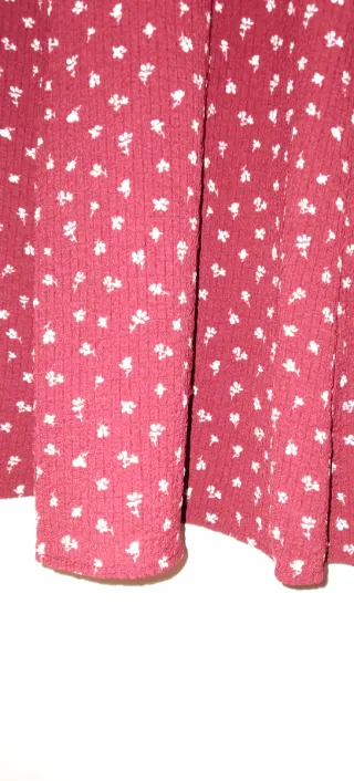 Vestido Bershka burdeos y flores a estrenar T.M