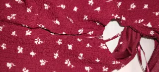 Vestido Bershka burdeos y flores a estrenar T.M