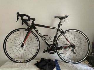 Bicicleta de carretera FELT