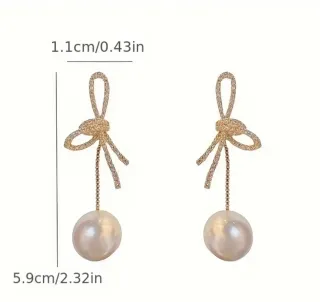 Pendientes dorados con perlas blancas de imitación