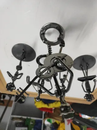 Figuras metal reciclado músicos