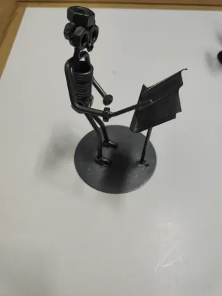 Figuras metal reciclado músicos