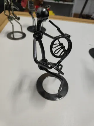 Figuras metal reciclado músicos