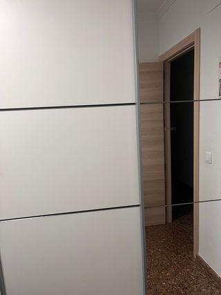 Armario de habitación blanco