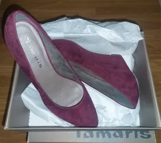 Zapatos de cuña Tamaris Burdeos