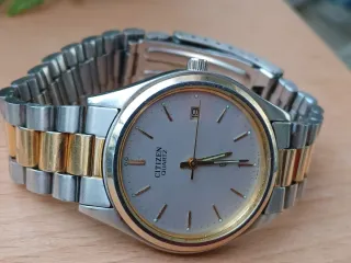 Reloj Citizen Cuarzo Dorado y Plateado