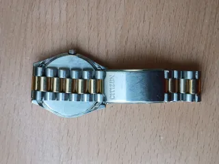Reloj Citizen Cuarzo Dorado y Plateado