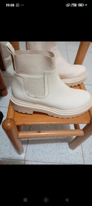 Stivaletti Stradivarius beige poco indossati