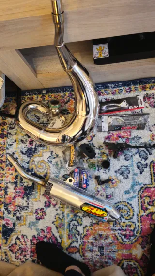 Kawasaki KX 250 precio: 2200/2700 con los dos esca