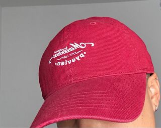 Gorra bordada estilo casual/streetwear