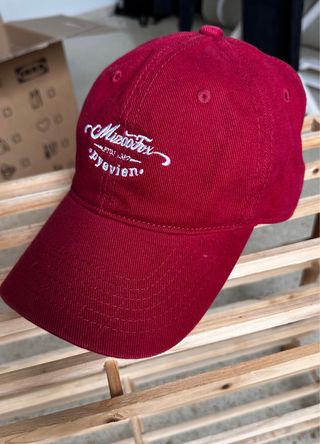 Gorra bordada estilo casual/streetwear