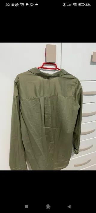 Camisa H&M verde anudada